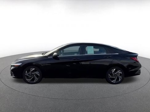 Used 2025 Hyundai Elantra SEL image 9