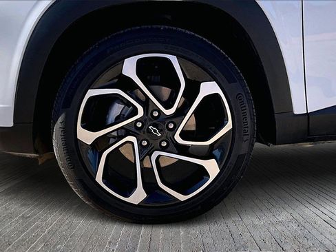 Used 2025 Chevrolet Trax RS w/ Driver Confidence Package image 8