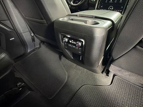 Used 2025 GMC Yukon XL Denali AWD/4WD image 34