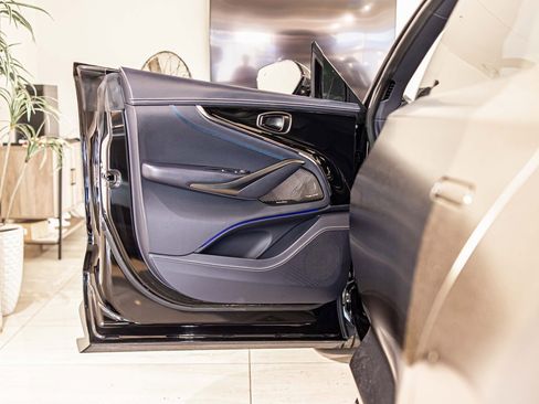 Used 2025 Aston Martin DBX 707 image 33