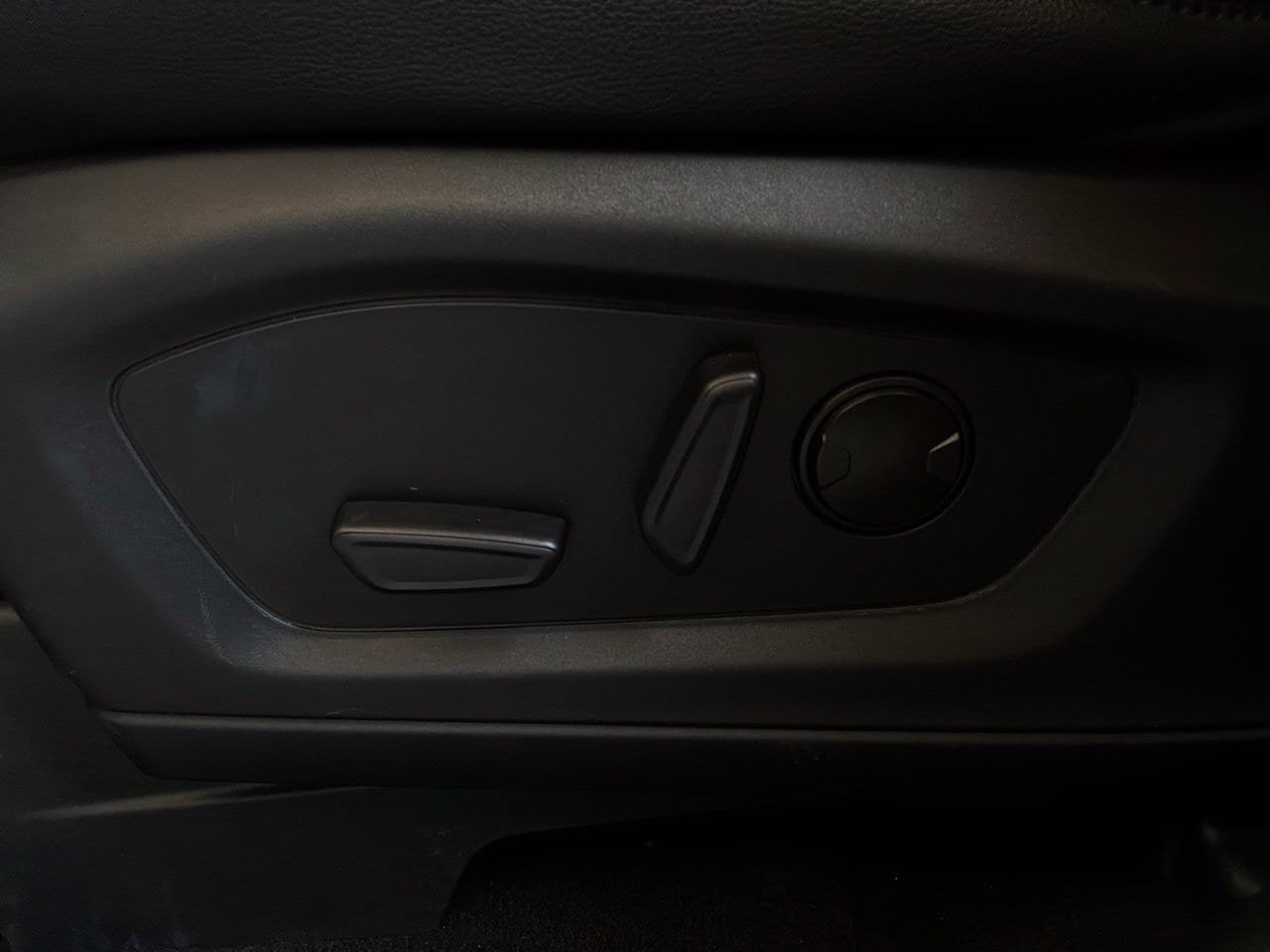 Used 2023 Ford Explorer Limited RWD image 11