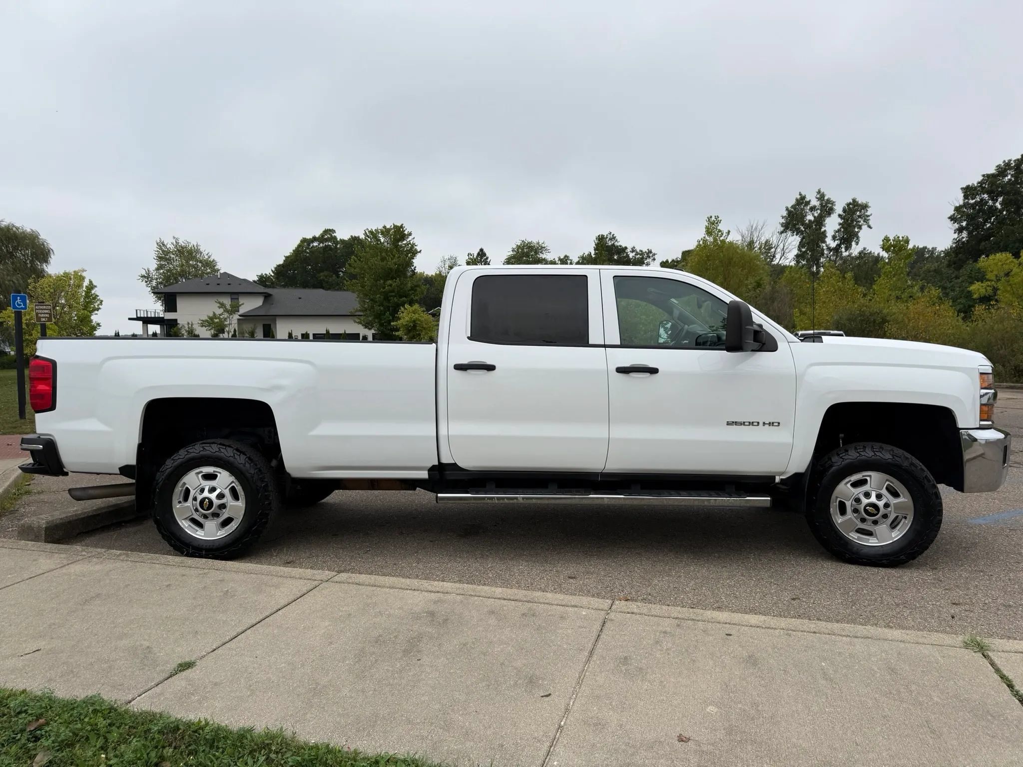 Used 2015 Chevrolet Silverado 2500 LT AWD/4WD image 4