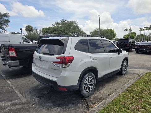 Used 2024 Subaru Forester Premium AWD/4WD image 5