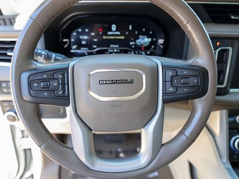 Used 2023 GMC Yukon Denali AWD/4WD image 15