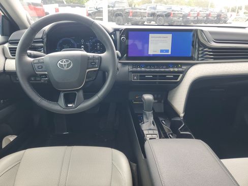 Used 2025 Toyota Camry XLE w/ Premium Plus Package image 9