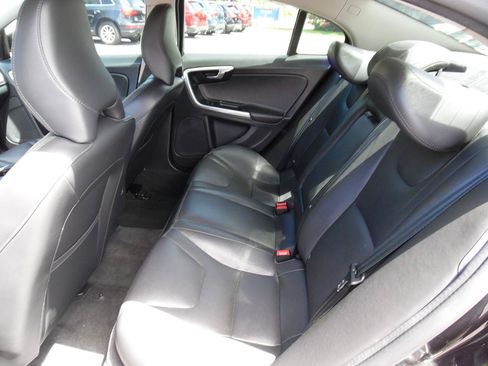 Used 2017 Volvo S60 T5 Dynamic FWD image 19
