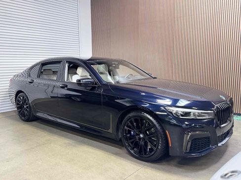 Used 2021 BMW 750i xDrive w/ Executive Package AWD/4WD image 19
