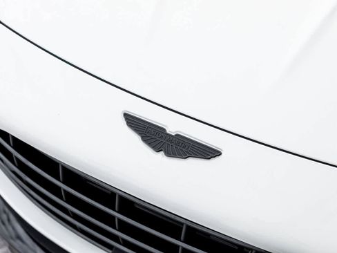 Used 2025 Aston Martin V8 Vantage Coupe image 8