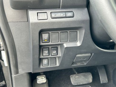 Used 2023 Nissan Frontier SV w/ Technology Package image 40