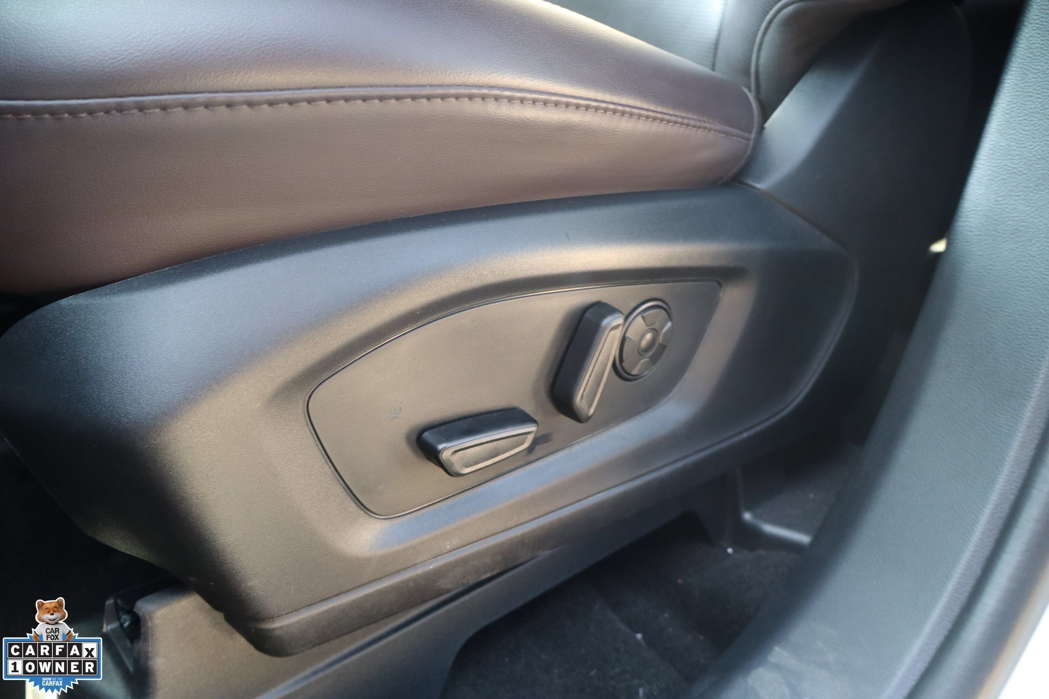 Certified 2025 Ford Explorer Platinum RWD image 14