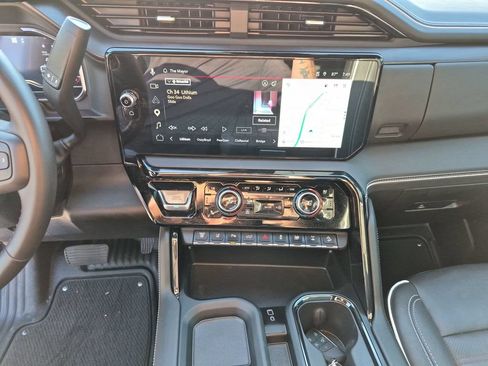 Used 2025 GMC Sierra 2500 AT4X AWD/4WD image 26