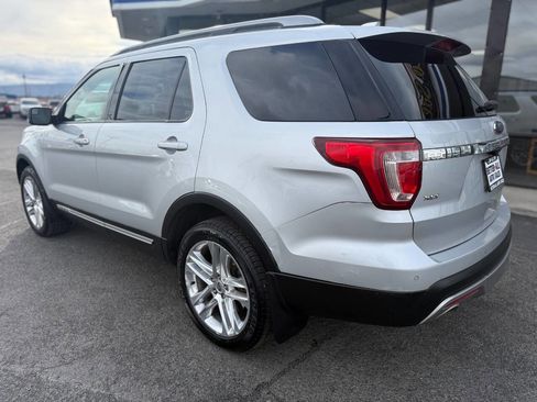 Used 2017 Ford Explorer XLT w/ Equipment Group 202A image 7