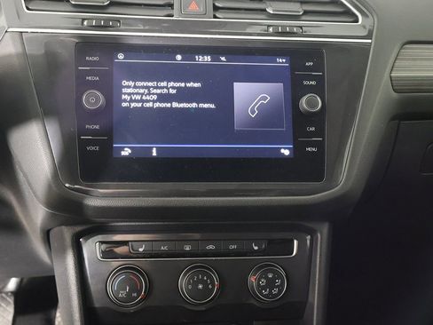 Used 2024 Volkswagen Tiguan SE image 43