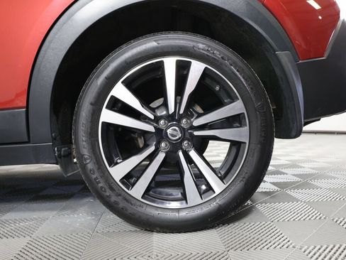 Used 2019 Nissan Kicks SR w/ SR Premium Package FWD image 8