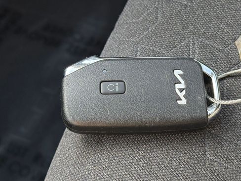 Used 2025 Kia Seltos S FWD image 27