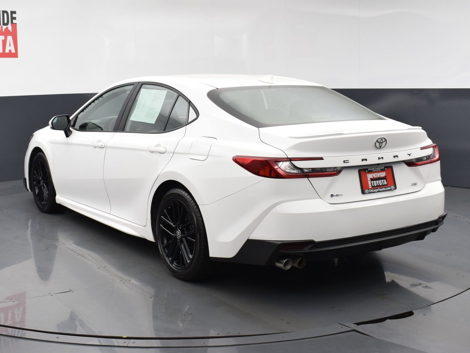 Used 2025 Toyota Camry SE FWD image 3