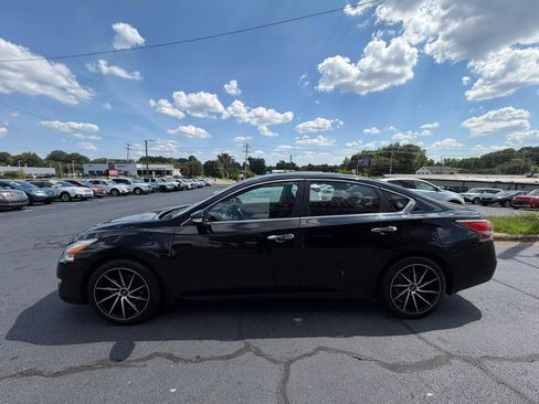 Used 2015 Nissan Altima 2.5 SV w/ Convenience Package FWD image 4