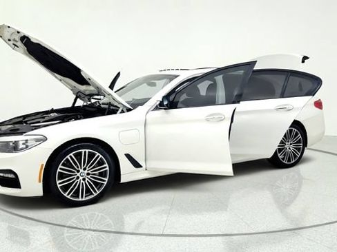 Used 2018 BMW 530e w/ M Sport Package 2 RWD image 14