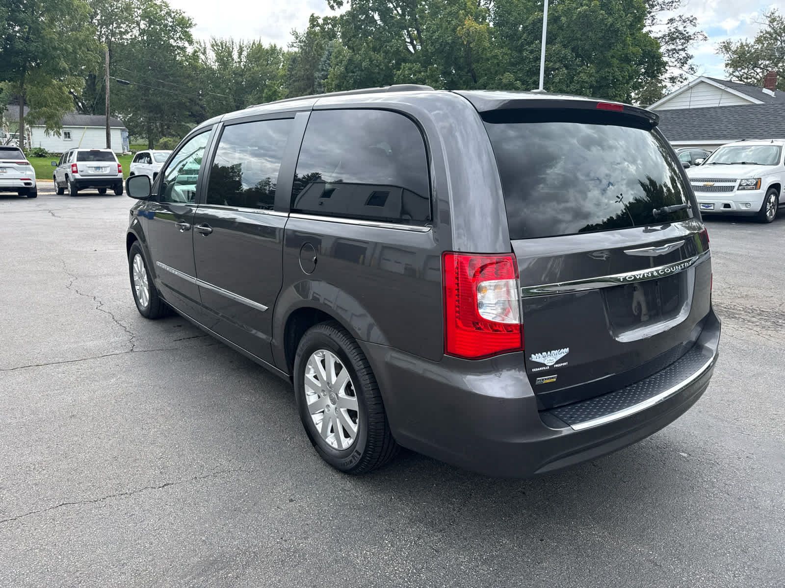 Used 2016 Chrysler Town & Country Touring FWD image 5