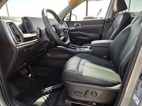 Used 2026 Kia Sorento EX w/ EX Premium Package image 4
