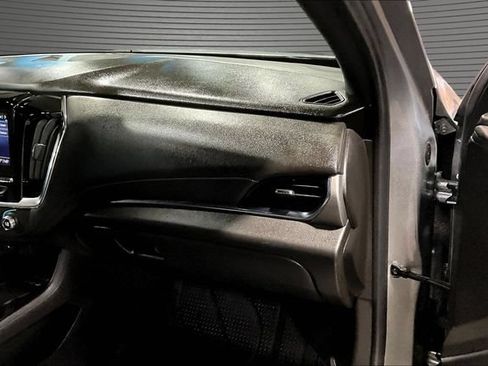 Used 2023 Chevrolet Traverse LT FWD image 25