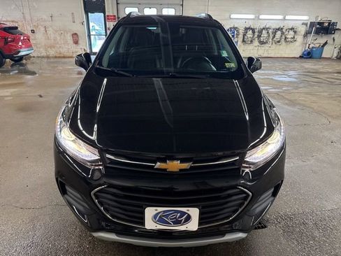 Used 2022 Chevrolet Trax LT w/ LT Convenience Package image 2