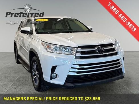 Used 2019 Toyota Highlander SE image 1