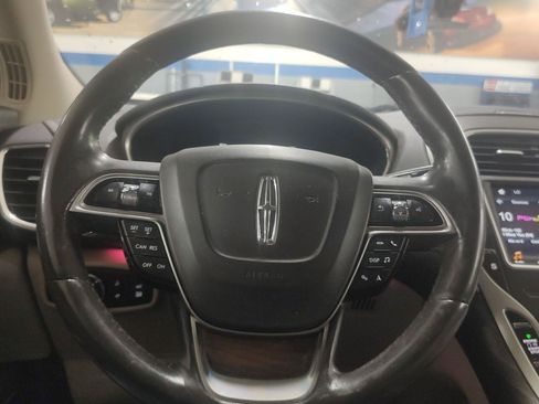 Used 2019 Lincoln Nautilus Select FWD image 16