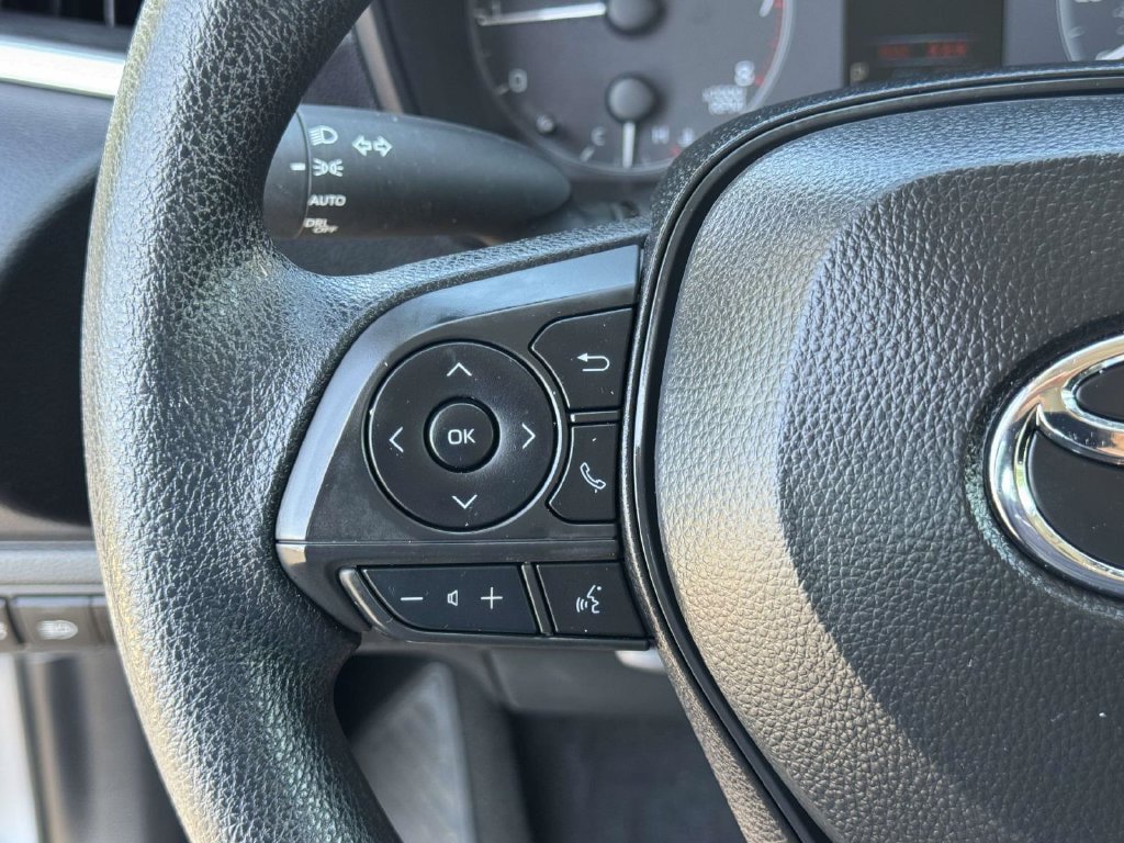 Used 2025 Toyota Corolla LE FWD image 11