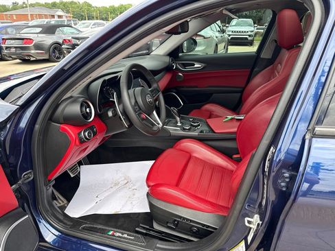 Used 2019 Alfa Romeo Giulia Ti Sport w/ Quick Order Package 22S Sport AWD/4WD image 29