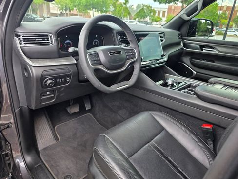 Used 2023 Jeep Wagoneer Series II RWD image 11