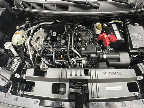 Used 2025 Nissan Kicks SR AWD/4WD image 19