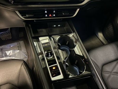 Certified 2024 Volkswagen Atlas SE w/ Panoramic Sunroof Package FWD image 28