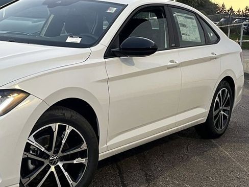 Used 2025 Volkswagen Jetta Sport image 31