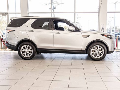 Used 2020 Land Rover Discovery SE image 10