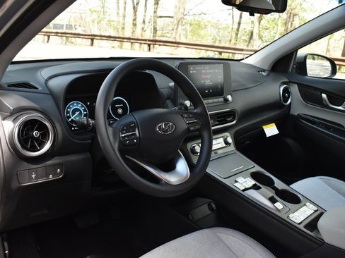 Used 2023 Hyundai Kona SE w/ Cargo Package FWD image 13