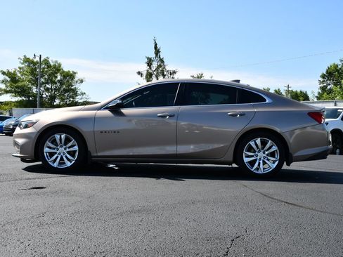 Used 2018 Chevrolet Malibu Hybrid w/ Leather Package FWD image 4