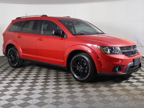 Used 2019 Dodge Journey SE image 2