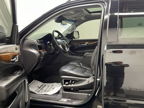 Used 2020 Cadillac Escalade Luxury w/ Escalade Sport Edition AWD/4WD image 2