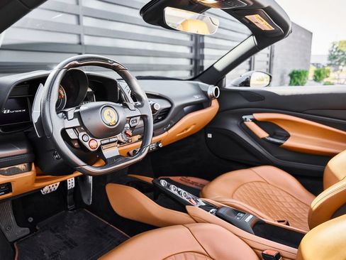Used 2022 Ferrari F8 Tributo RWD image 2