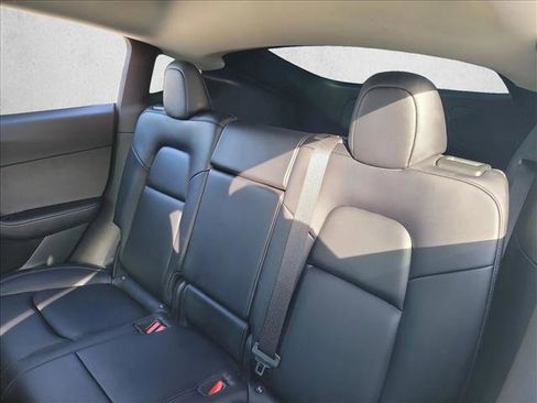 Used 2022 Tesla Model Y Long Range image 14