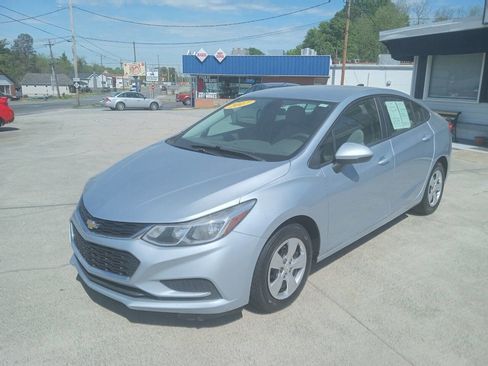 Used 2017 Chevrolet Cruze LS image 1
