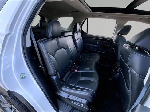 Used 2024 Honda Pilot Touring image 19