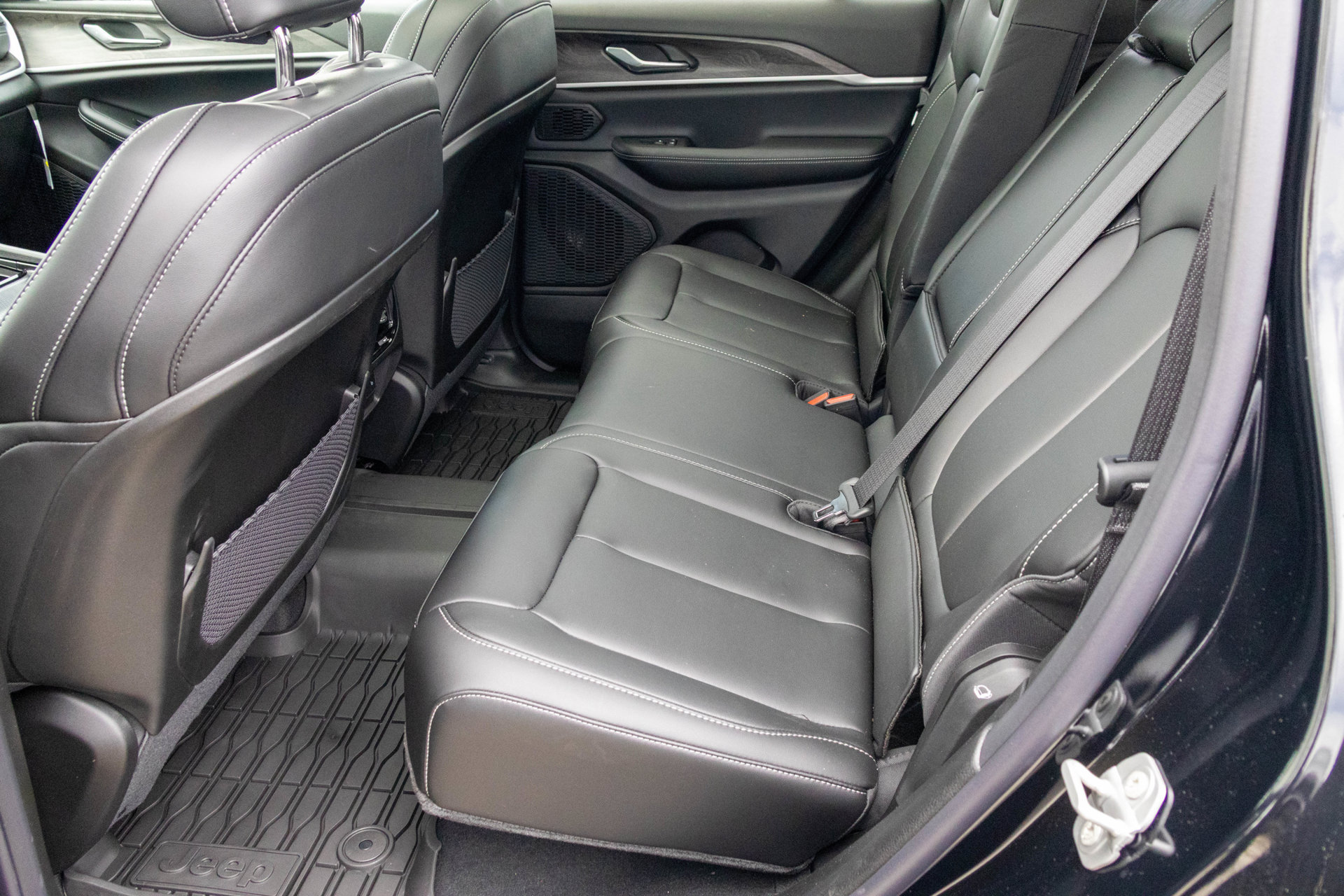New 2026 Jeep Grand Cherokee Limited w/ Limited Altitude Package AWD/4WD image 16