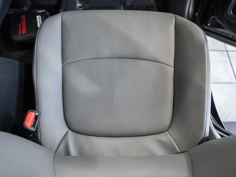 Used 2025 Toyota Sienna XLE image 31