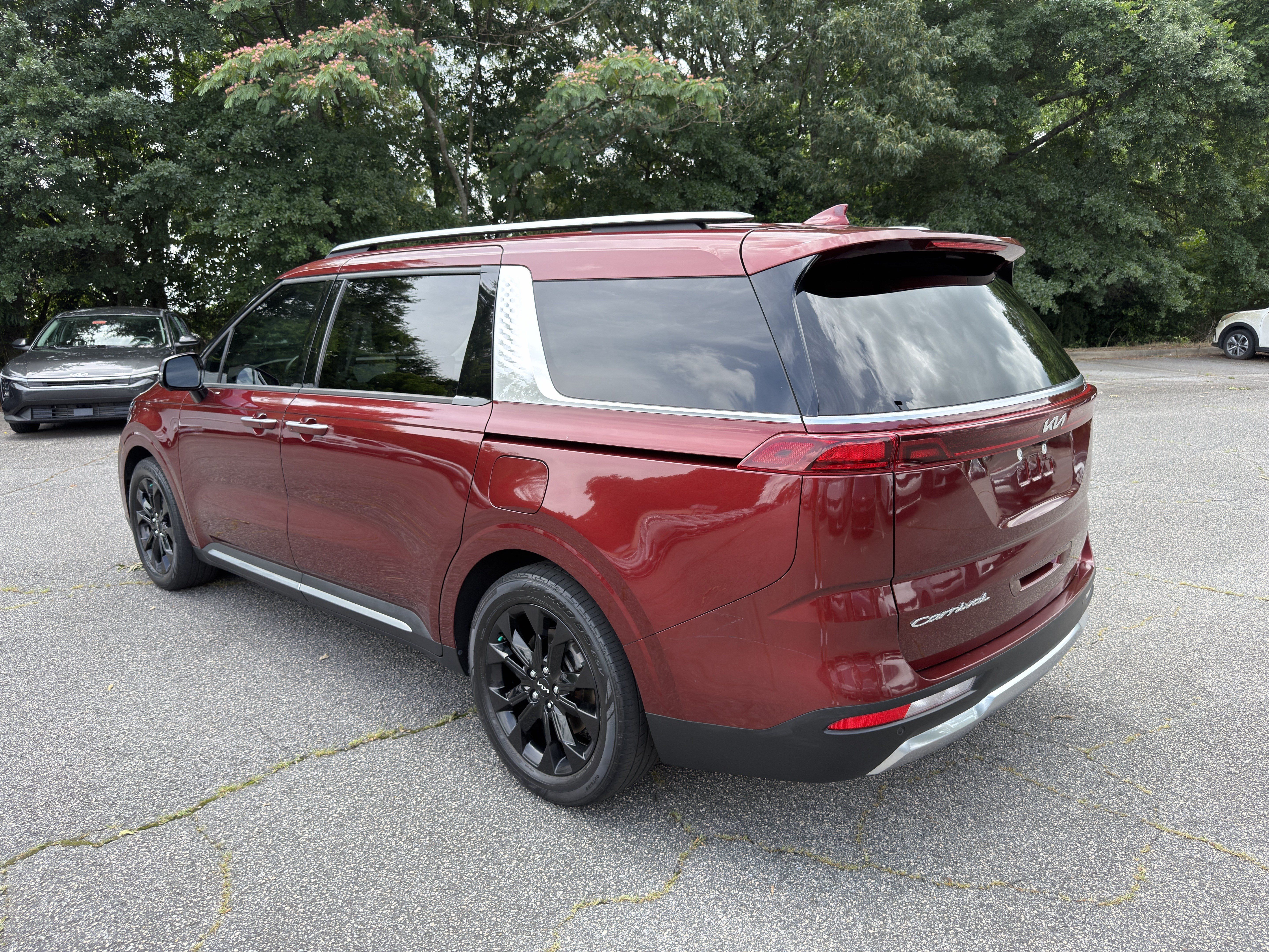 Used 2022 Kia Carnival SX FWD image 5