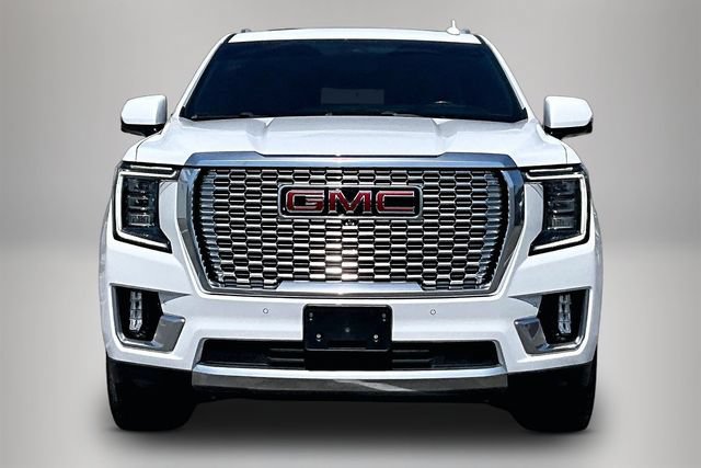 Used 2021 GMC Yukon XL Denali w/ Denali Premium Package AWD/4WD image 3