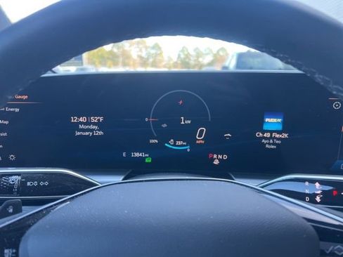 Used 2024 Cadillac Lyriq Luxury image 11