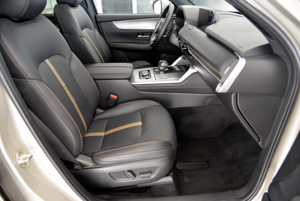 Certified 2024 MAZDA CX-90 Plug-In Hybrid w/ Premium Plus AWD/4WD image 31