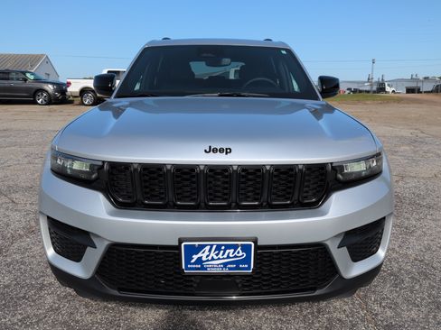 Certified 2023 Jeep Grand Cherokee Altitude AWD/4WD image 7